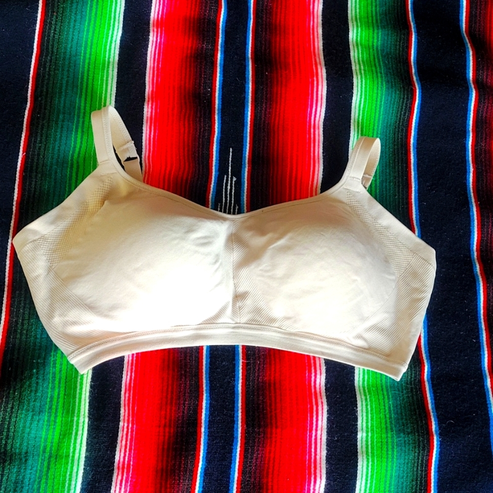 Warners Easy Does It Wirefree Bra in Butterscotch